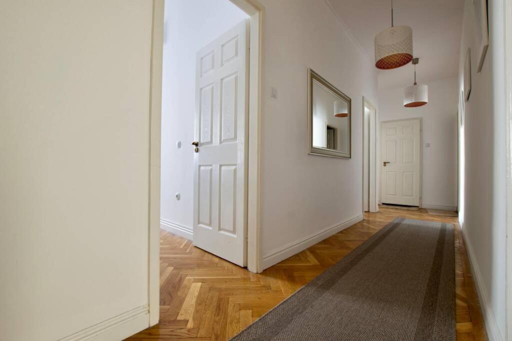 Premium Apartment By Hi5-Vaci Str. 3 Bedroom Budapest Exterior photo
