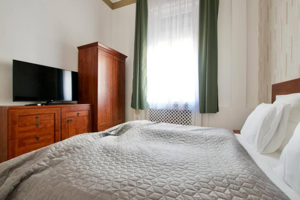 Premium Apartment By Hi5-Vaci Str. 3 Bedroom Budapest Exterior photo